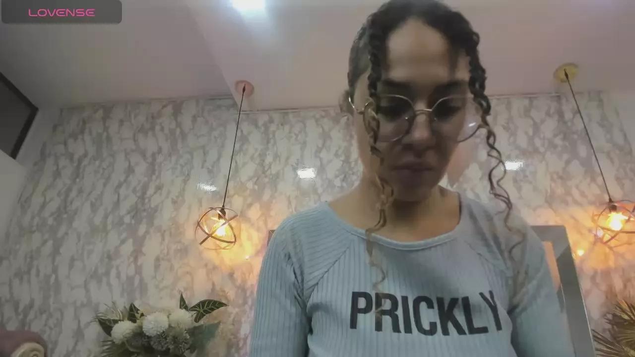 Hanna_Corne on Cam4 