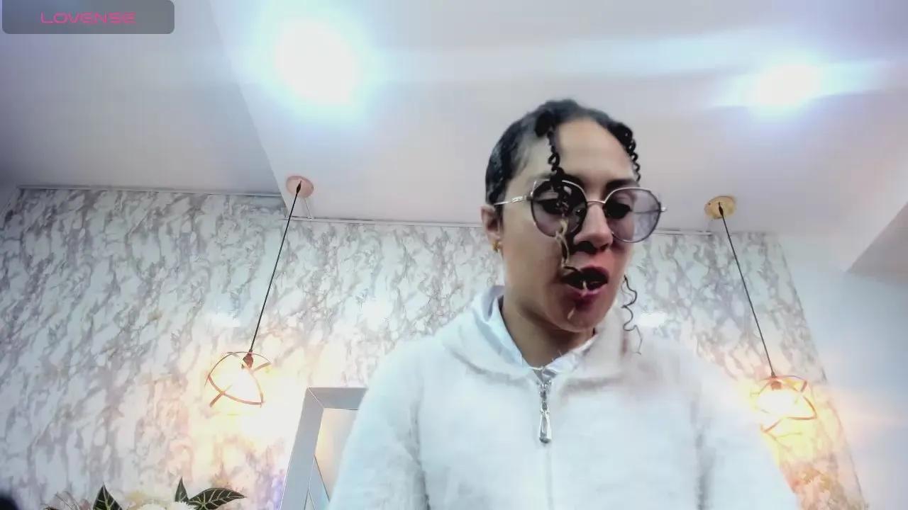 Hanna_Corne on Cam4 