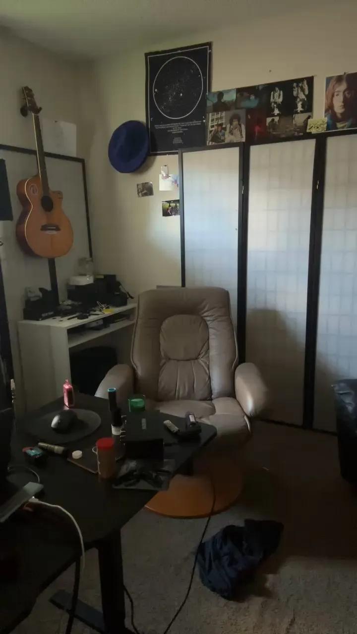 Offline HardwrkingK0 on Cam4