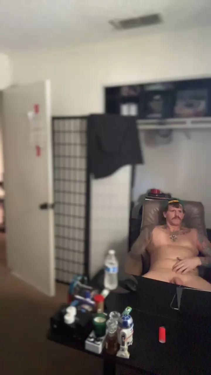 Offline HardwrkingK0 on Cam4