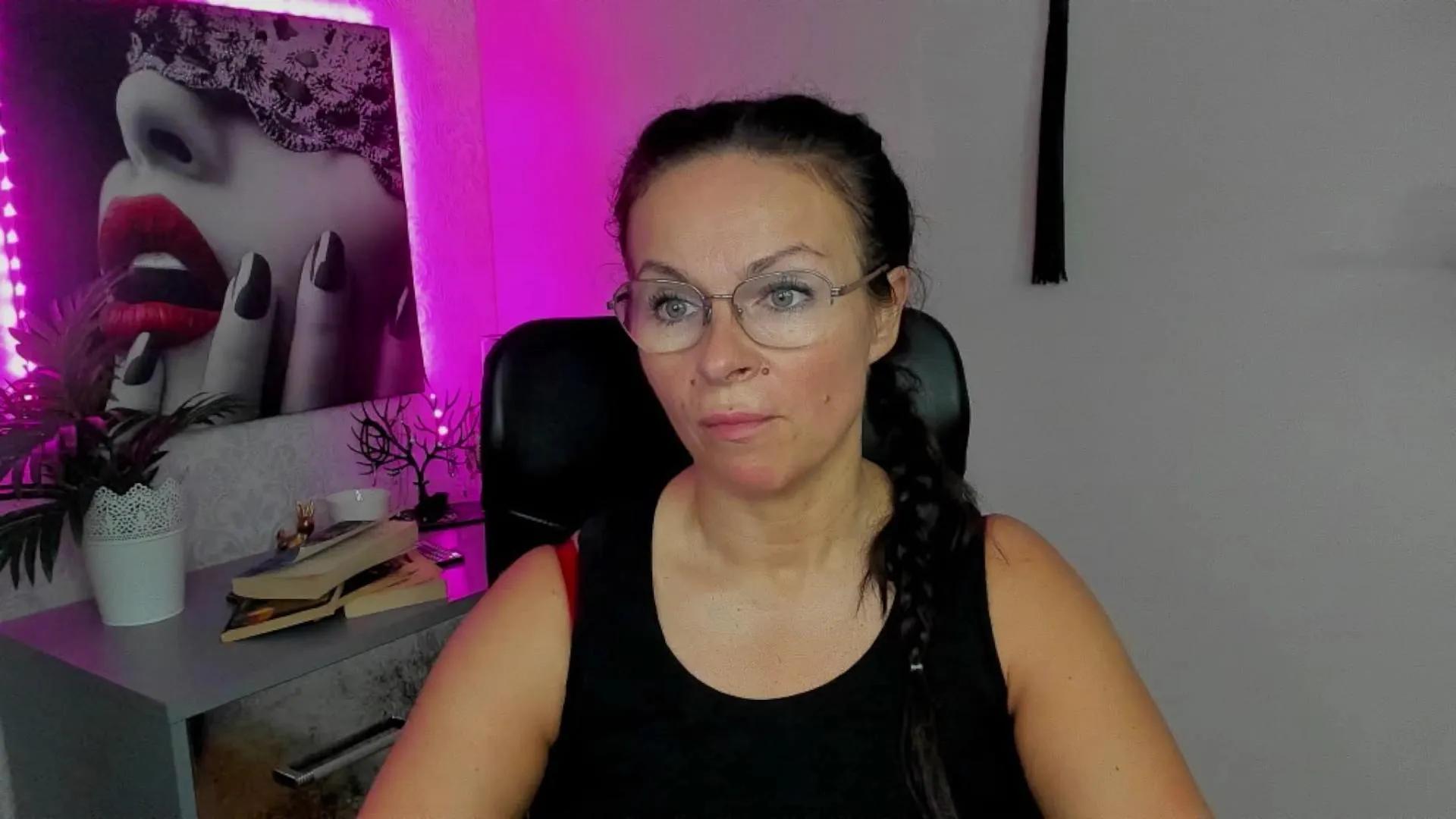 Helen_Wild on Cam4 