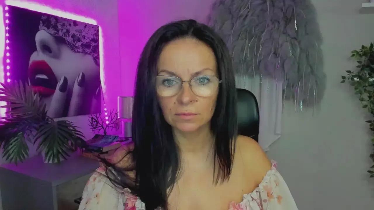Helen_Wild on Cam4 