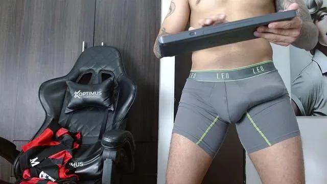 Offline Hendry_ on Cam4