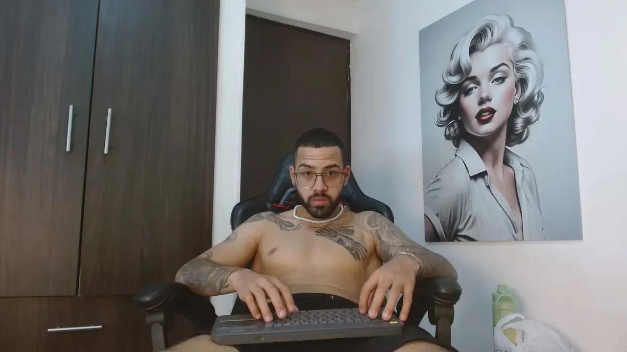Offline Hendry_ on Cam4