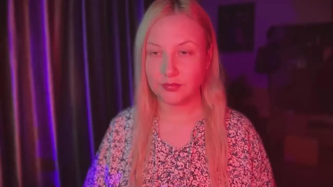 Offline HollyHanter on Cam4