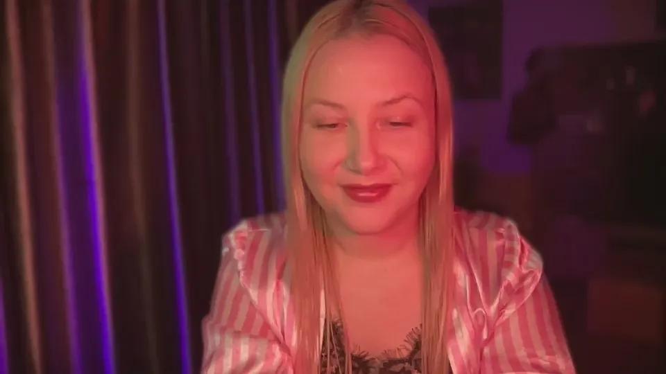 Offline HollyHanter on Cam4