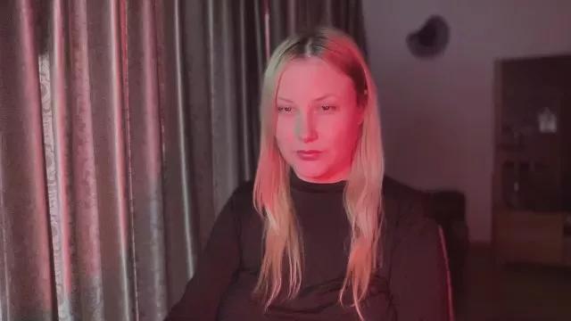 Offline HollyHanter on Cam4