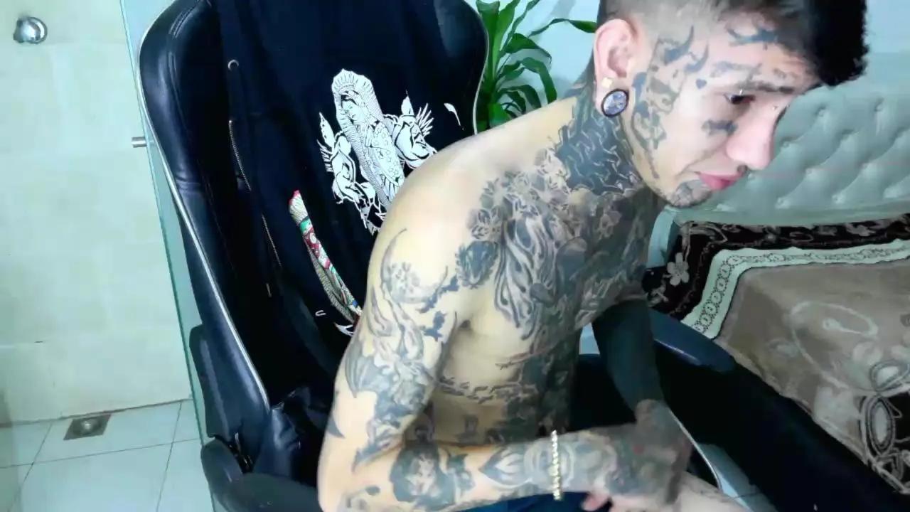 Hot_tattoo_ on Cam4