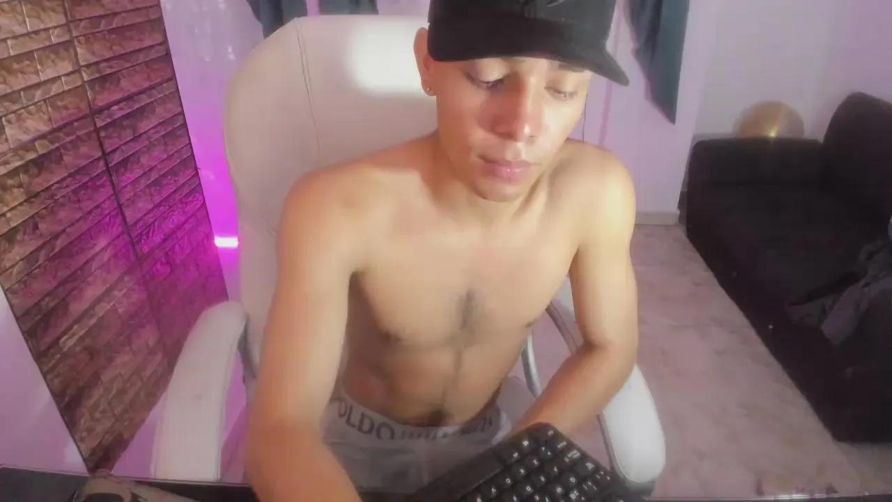 Offline Hunter_Booy on Cam4