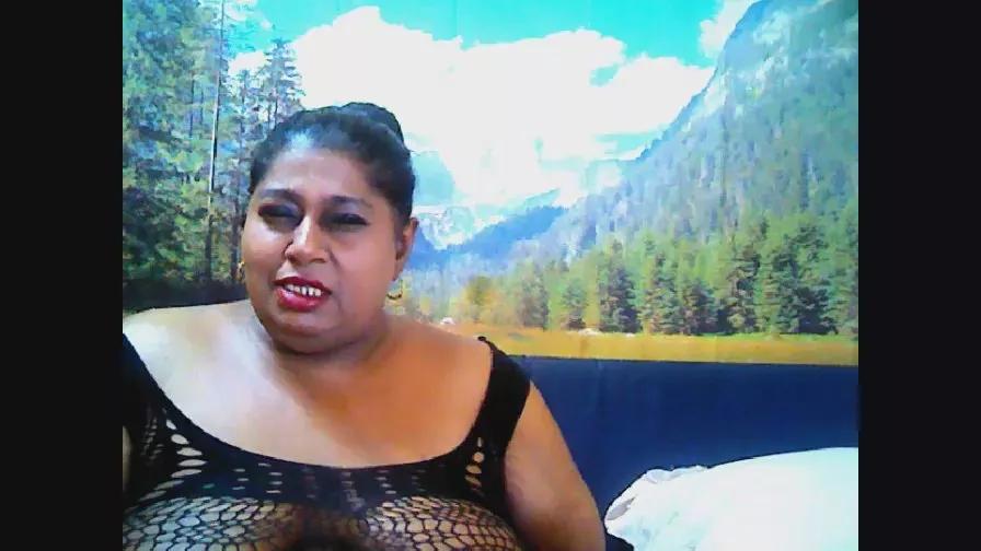 Indianhon3y on Cam4 