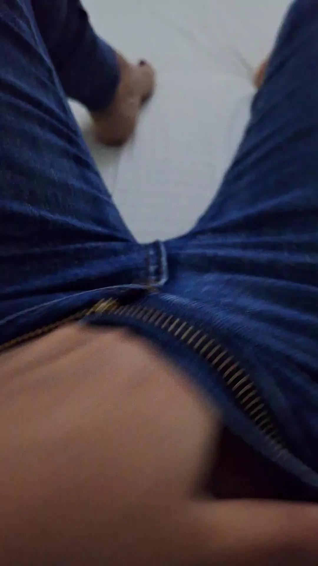 Offline isabella323 on Cam4