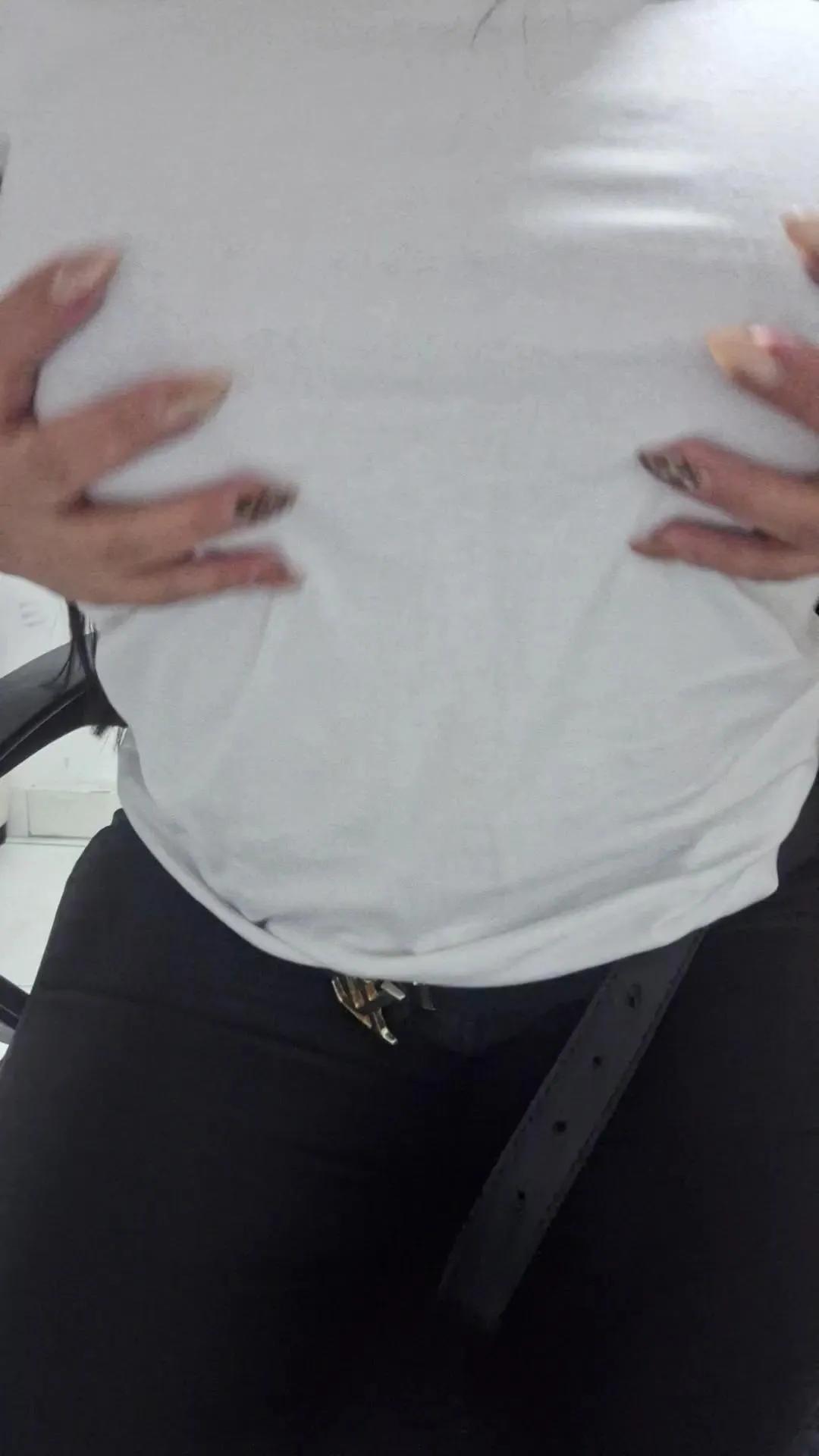 Offline isabella323 on Cam4