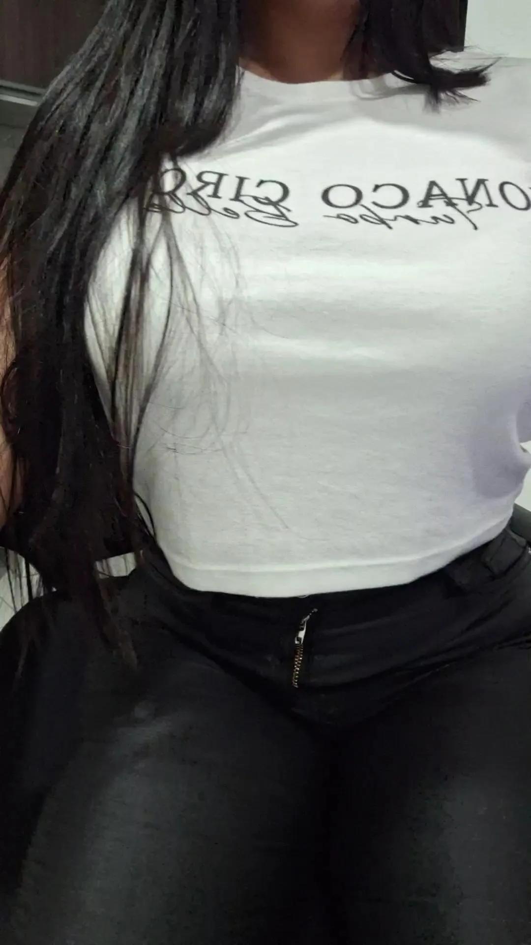 Offline isabella323 on Cam4