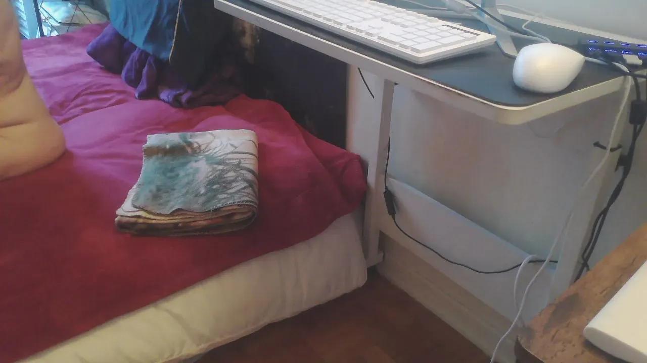 Offline JANININA on Cam4