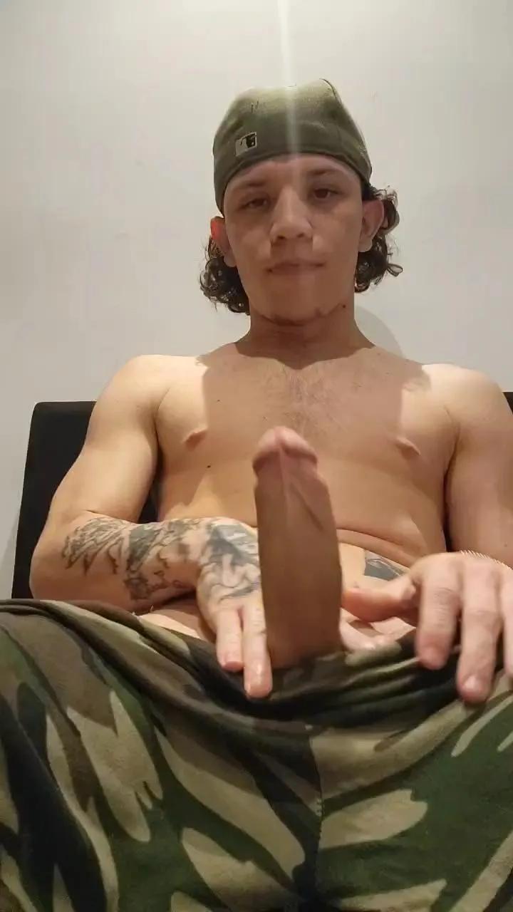 Offline Jhonzu on Cam4