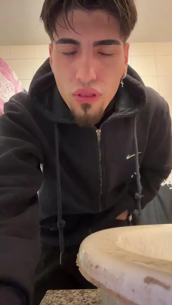 Offline Jovencitobcn21 on Cam4