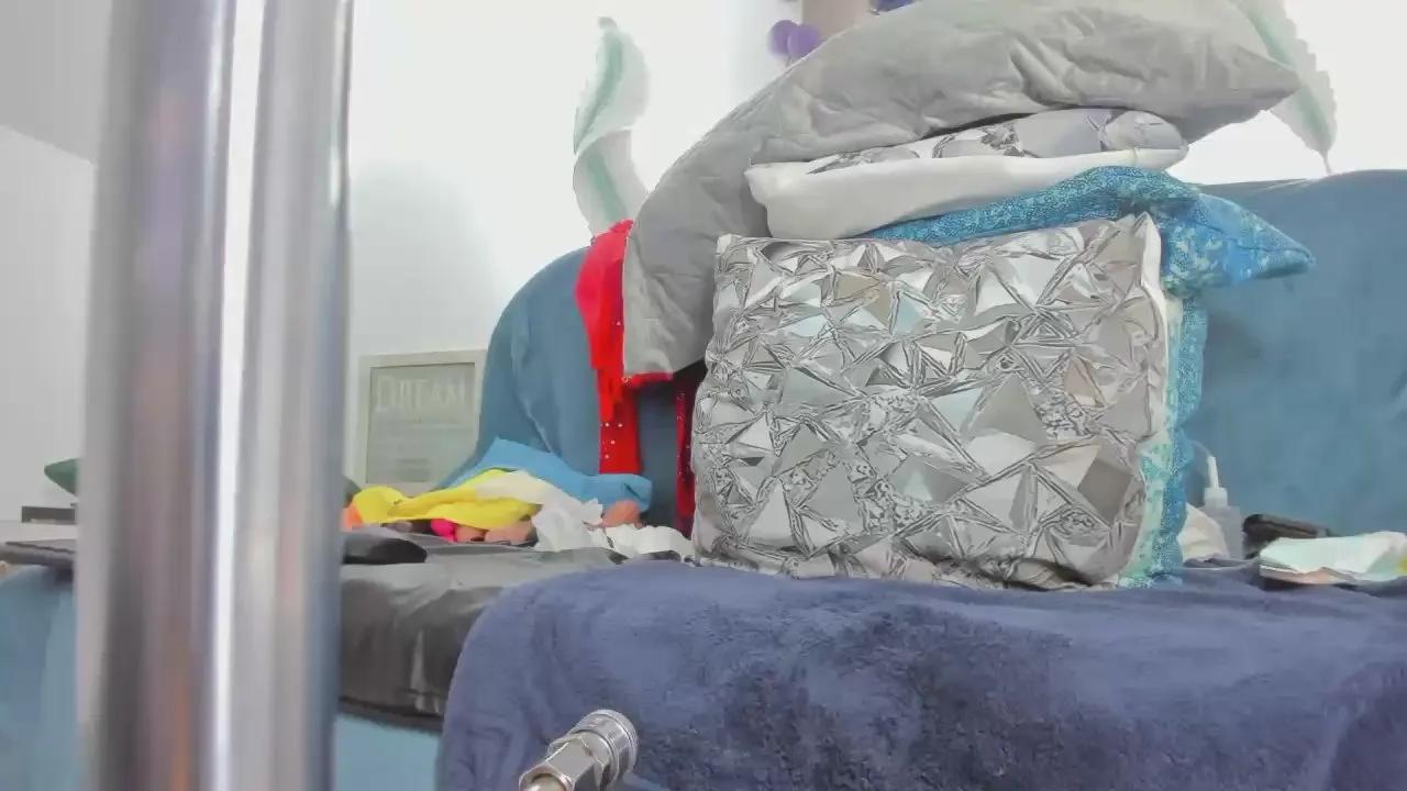 Offline karlahartlley on Cam4