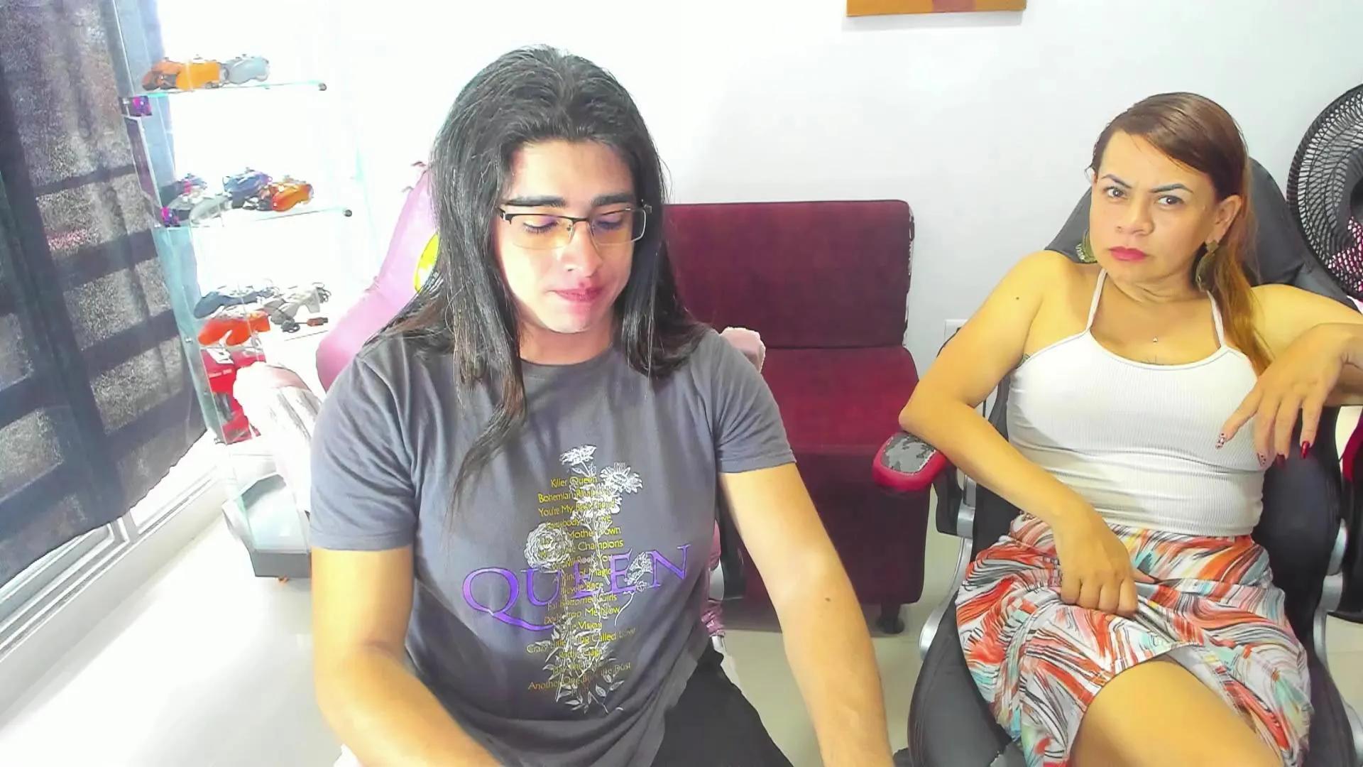 Offline KhalifaLisa on Cam4