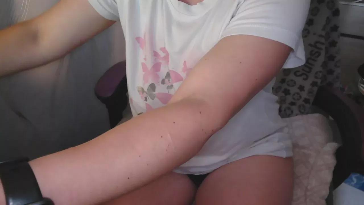 Larajustfu on Cam4 