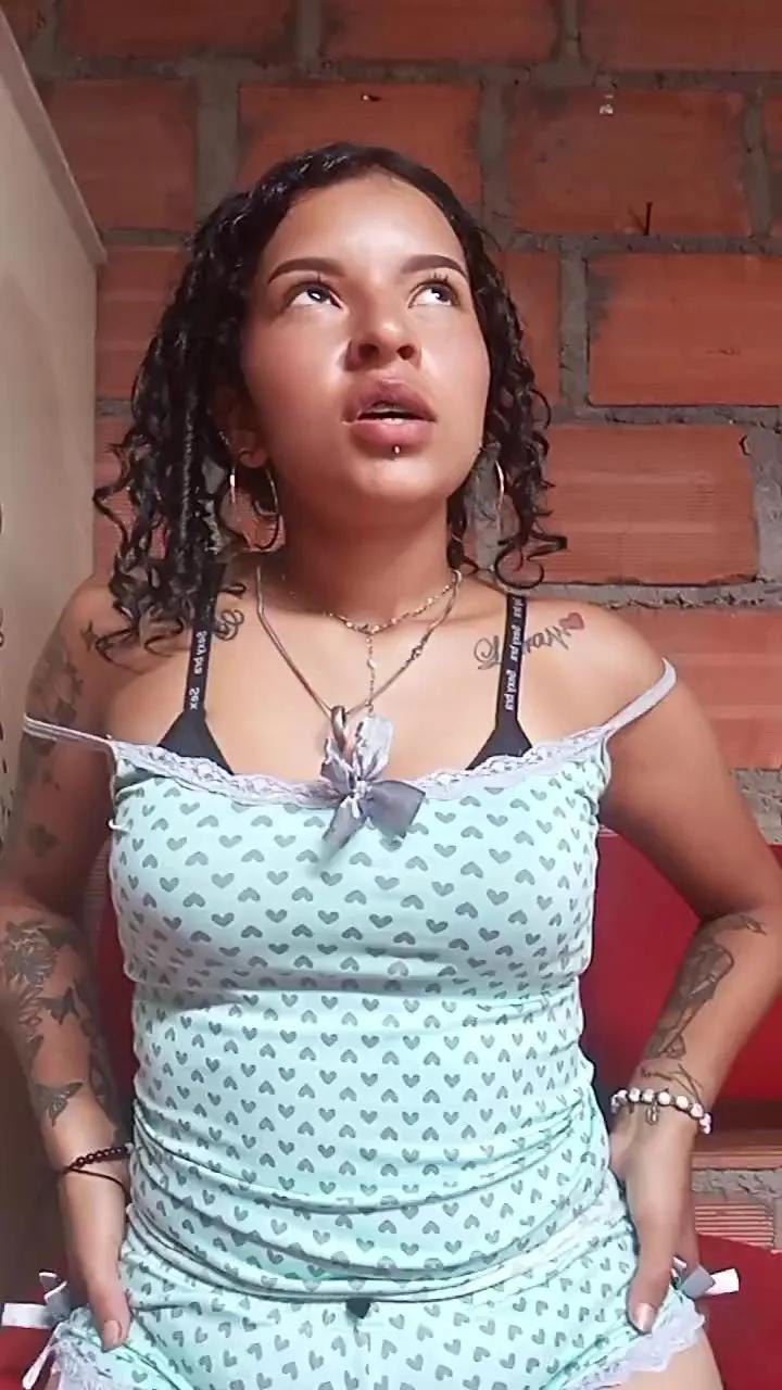 Offline Laurasweet2001 on Cam4