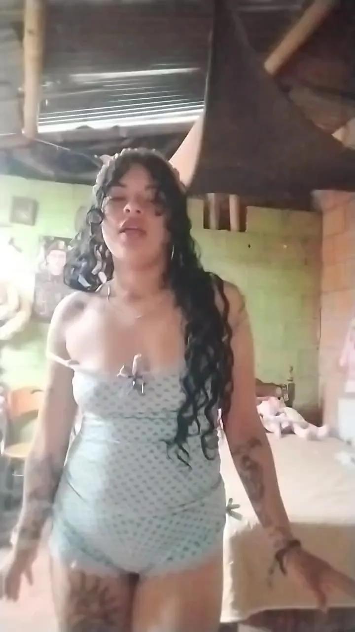 Offline Laurasweet2001 on Cam4