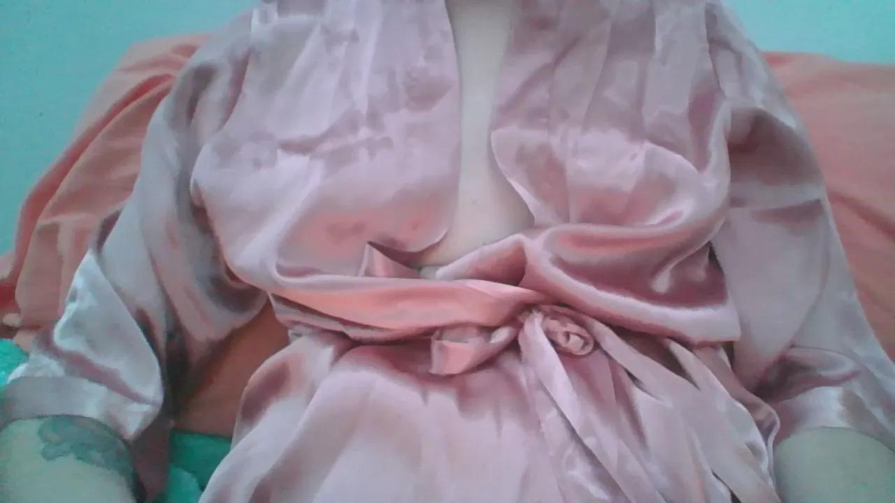 Offline LittleKitty22 on Cam4