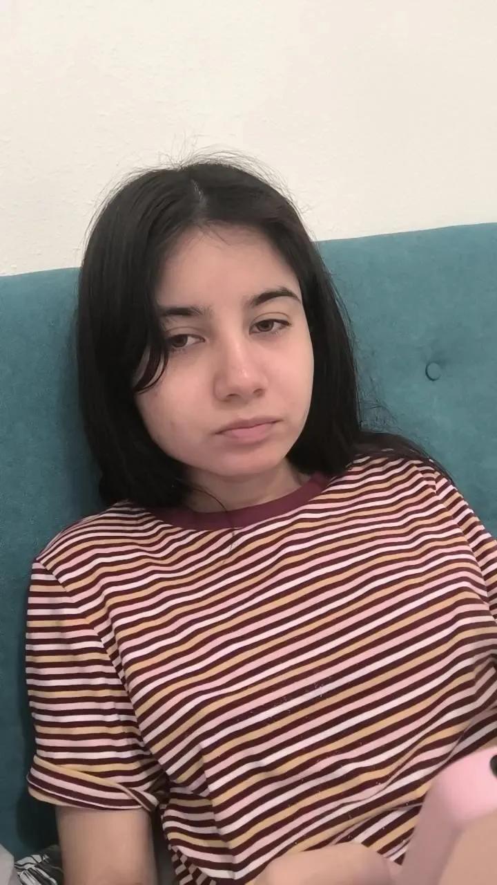 Offline Lizzylovepetite on Cam4