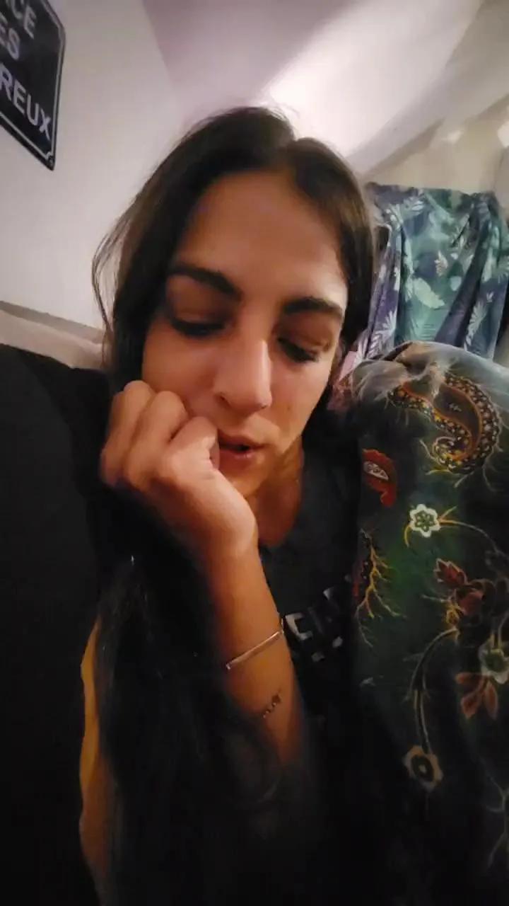 Offline Lola_69x on Cam4