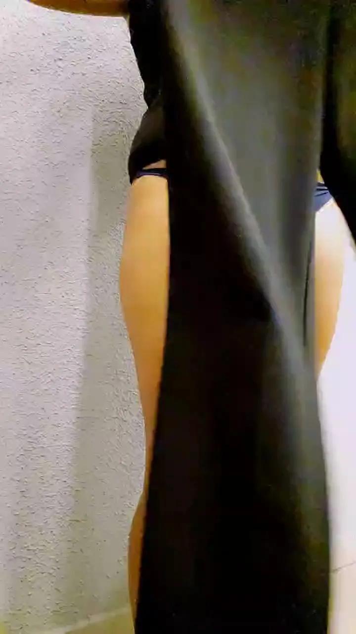 LollaBunny26 on Cam4 