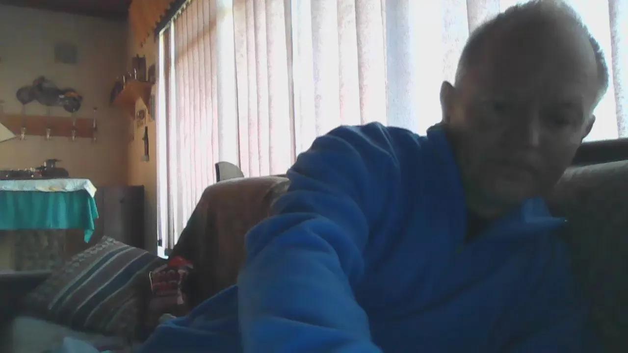 Offline loverman707 on Cam4