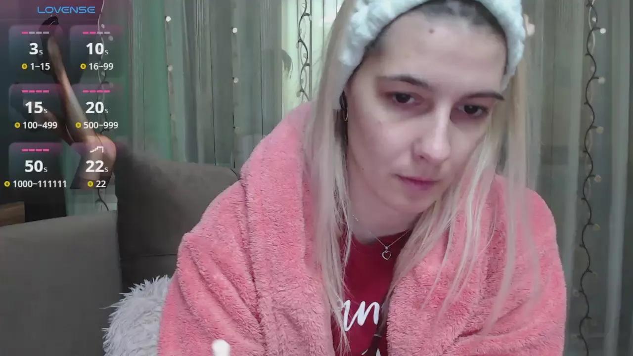 Offline lovingfeetheels on Cam4