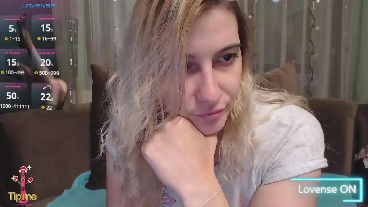 Offline lovingfeetheels on Cam4