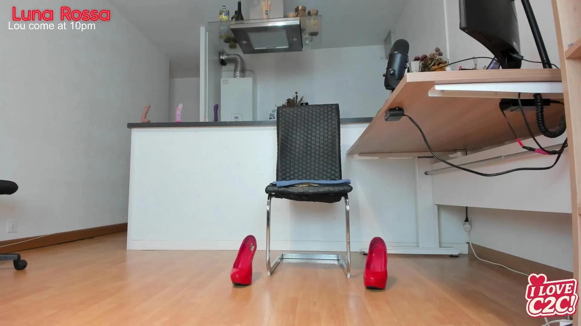 Offline LunaRossaCam on Cam4