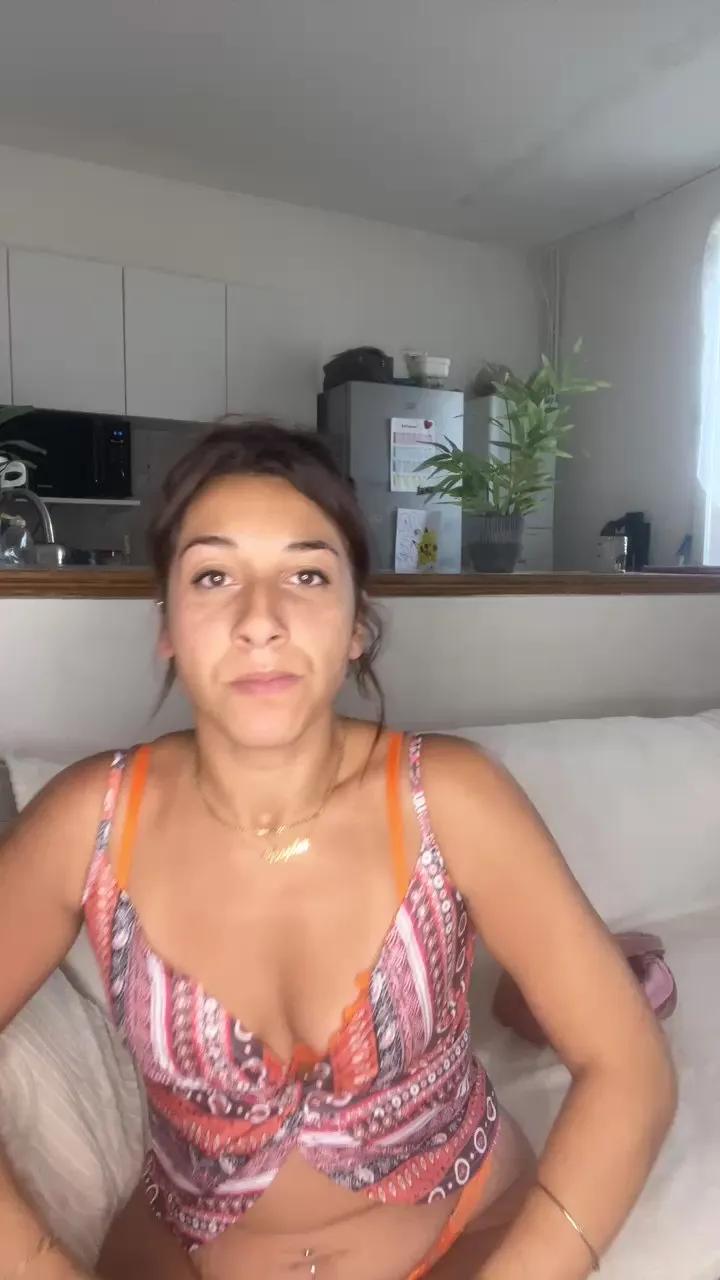 Lyly_laurensaa on Cam4 