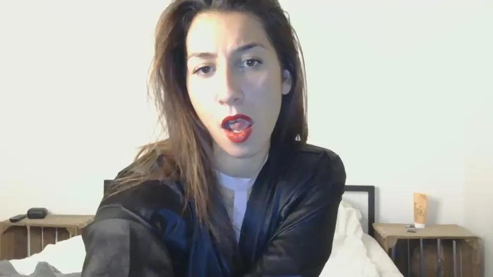 Lyly_laurensaa on Cam4 