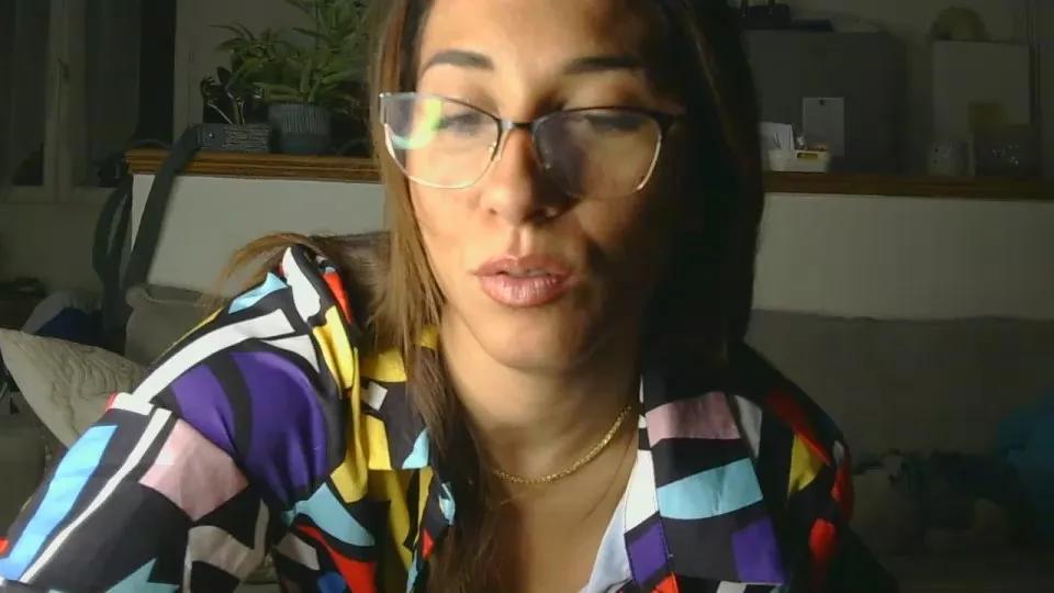 Lyly_laurensaa on Cam4