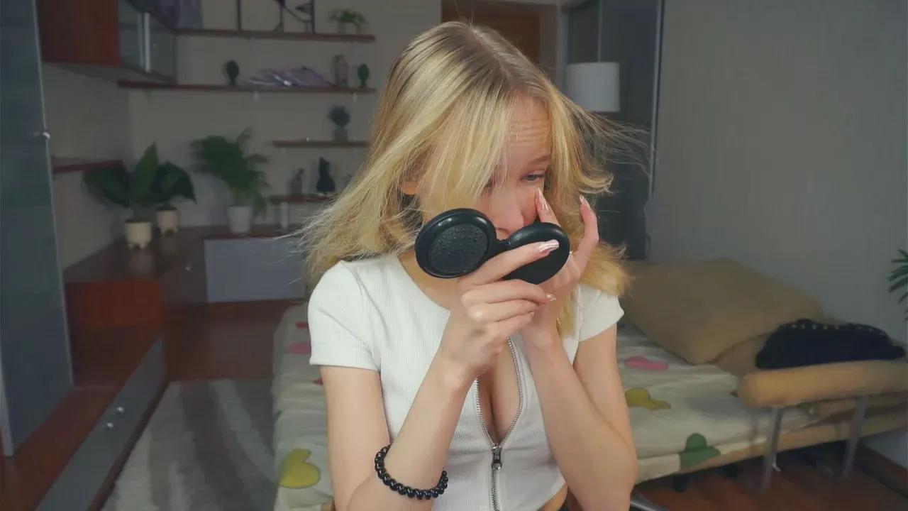 LynneBraund on Cam4 