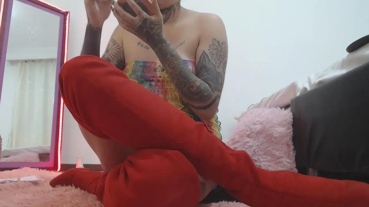 Offline Maddy_Vicius19 on Cam4