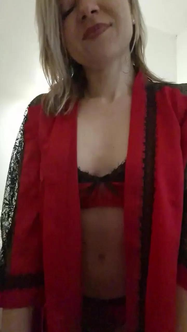 Offline Malika025 on Cam4