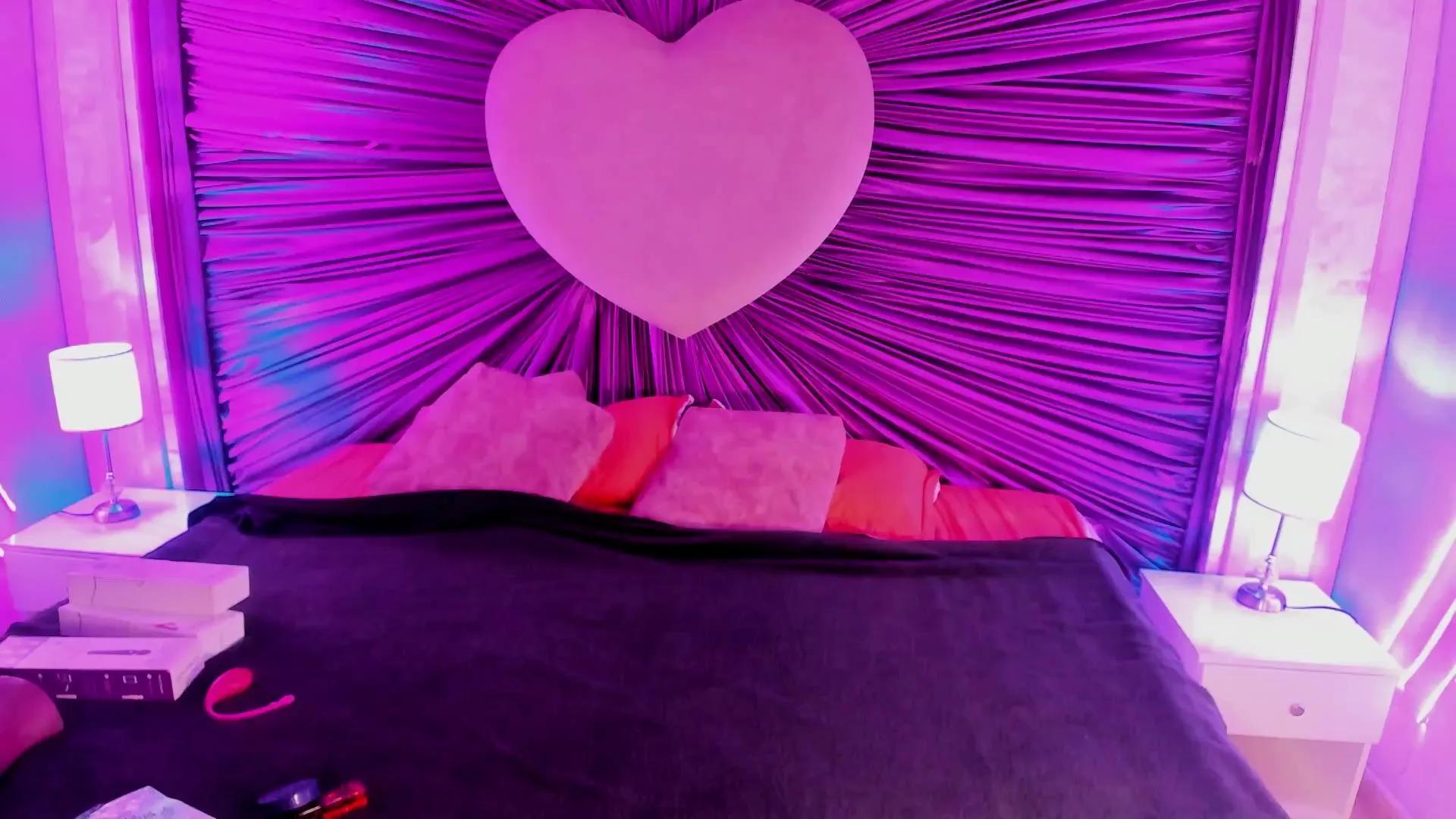 Offline Maralinette_ on Cam4
