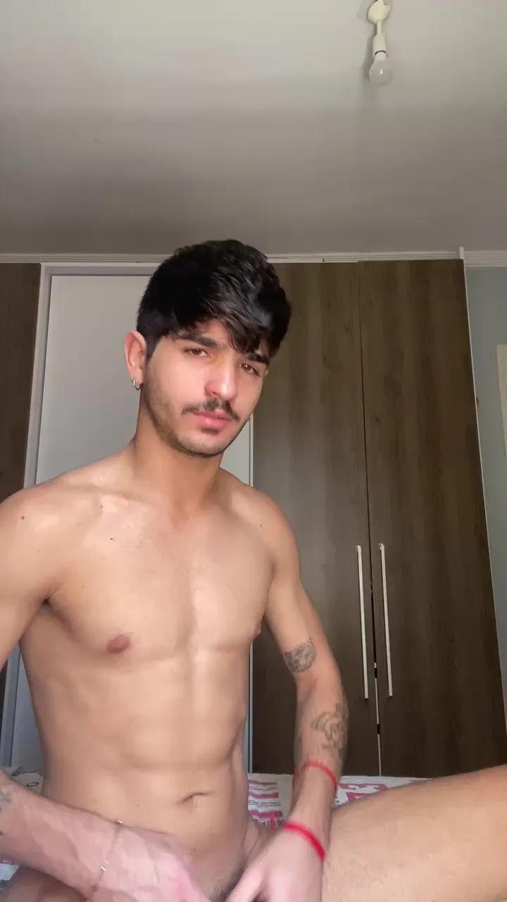 Offline Mauriciobueno20 on Cam4