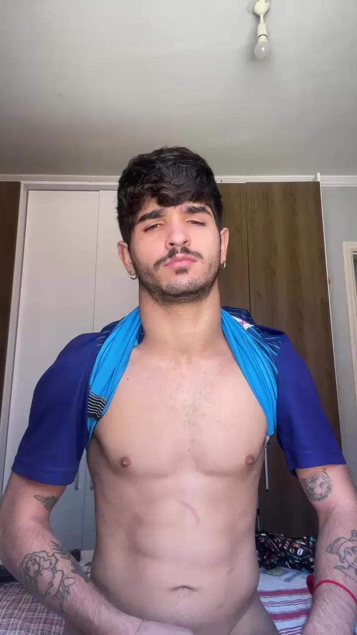 Offline Mauriciobueno20 on Cam4