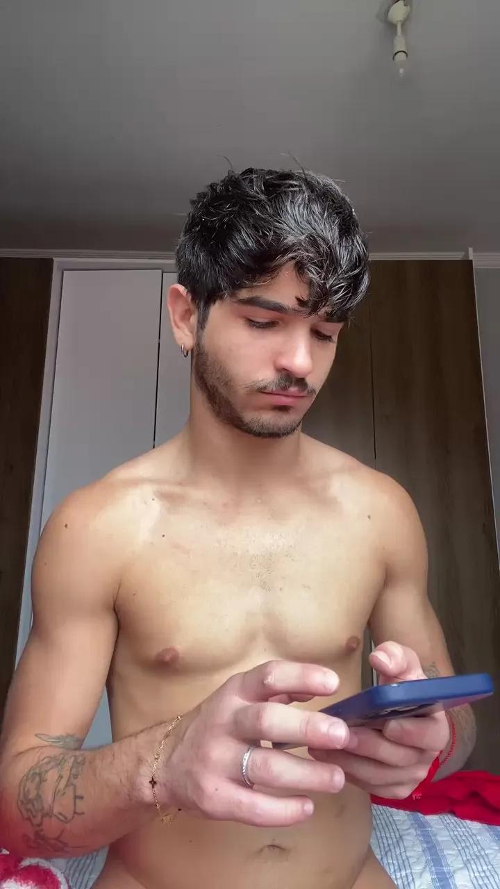 Offline Mauriciobueno20 on Cam4