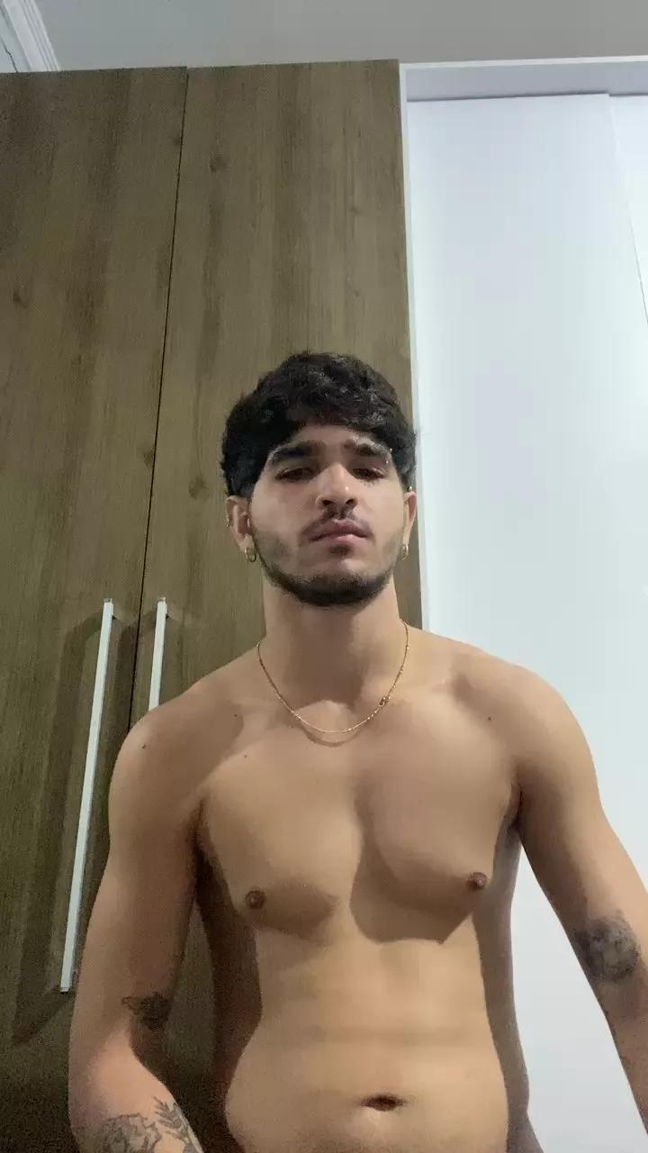 Offline Mauriciobueno20 on Cam4