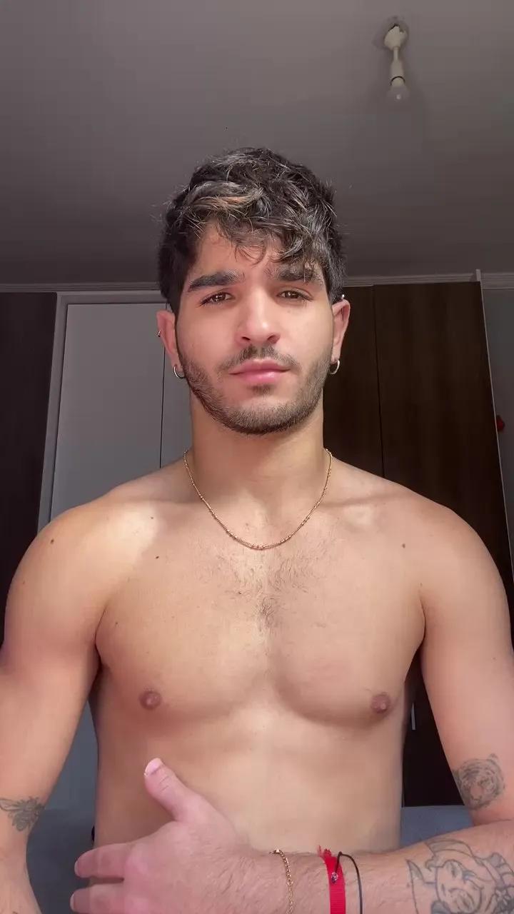 Offline Mauriciobueno20 on Cam4