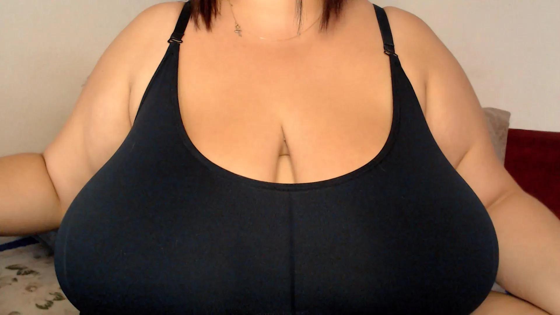mayabigtits on Cam4 