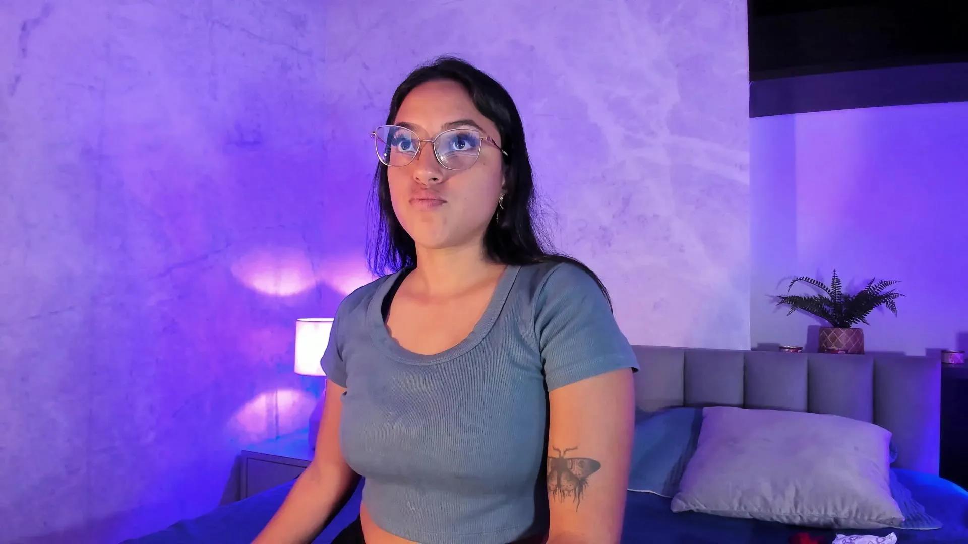 Offline Meggy_Mae on Cam4