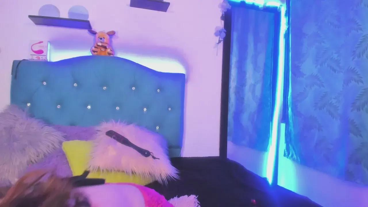 Offline Mia_cande on Cam4