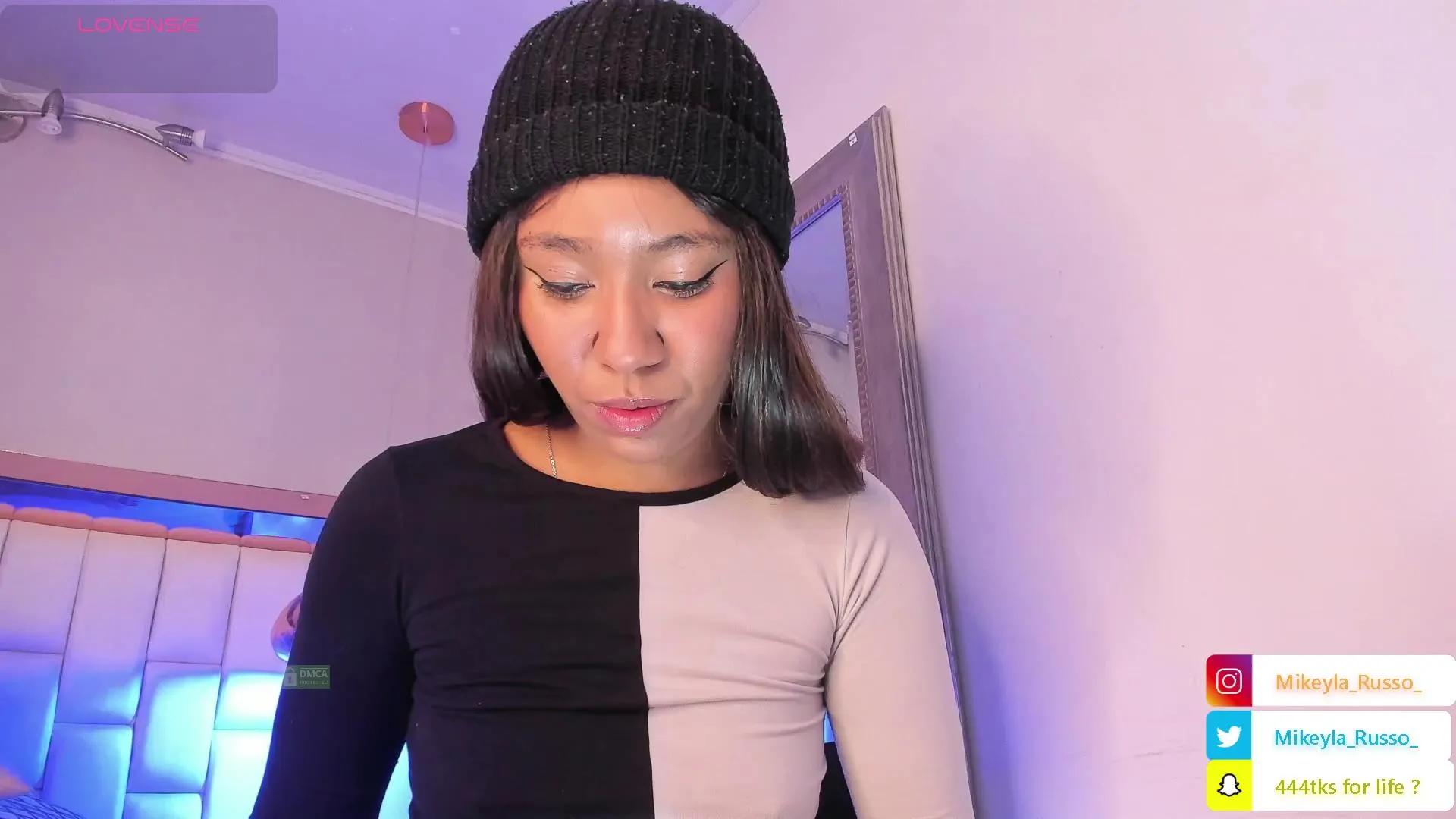 Offline Mikeyla_Russo_ on Cam4