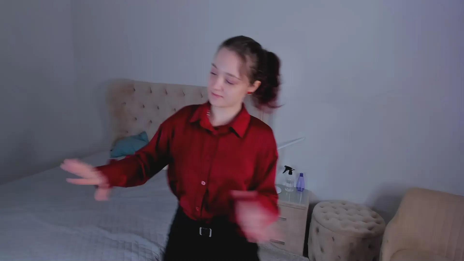 Offline MonserrateMax on Cam4